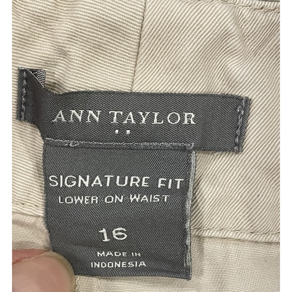 Ann Taylor Shorts Size 16 Beige Khaki Signature Fit Flat Front Low Rise Preppy - Picture 2 of 8